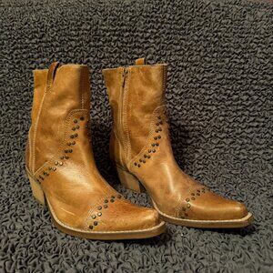Penny Loves Kenny “Studly Do Right” Ankle Cowboy Boots - Light Brown Leather 8.5